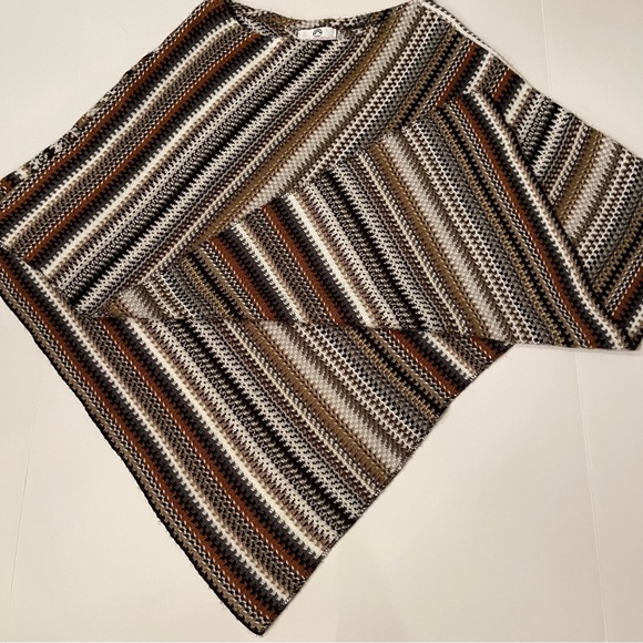 Big Buddha Women's 100% Acrylic Brown Gray Black White Stripe Shawl Poncho OS - Picture 10 of 15